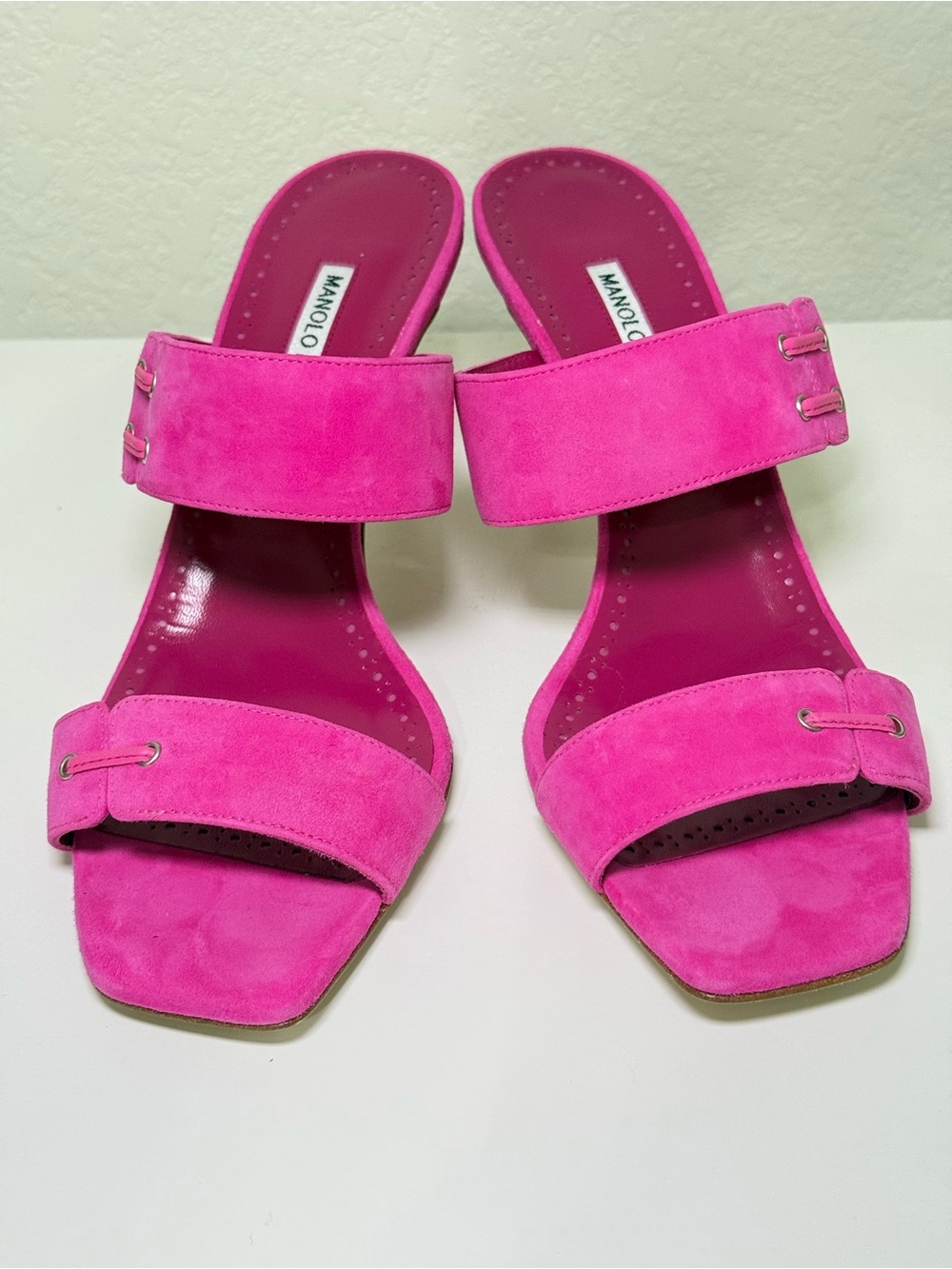 MANOLO BLAHNIK Fuchsia Suede Sandals — EU 40 / US 10